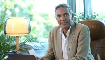 Protagonistul următorului episod Șef sub acoperire este Dragoș Anastasiu, fondatorul Eurolines Group!