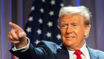 Donald Trump, probleme de sănătate? Ce i s-a întâmplat când a coborât din mașinuța de golf. Toți au observat: „Se întâmplă ceva...”