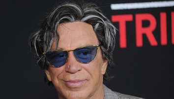 Mickey Rourke și-a spart fața la skateboard