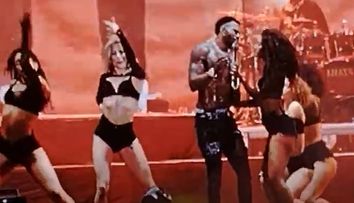 Jason Derulo și-a arătat lenjeria intimă în timpul concertului de la Craiova. Momentul a stârnit un val de glume