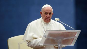 Imagini emoționante | Papa Francisc s-a rugat singur, în Piața Sfântul Petru din Roma