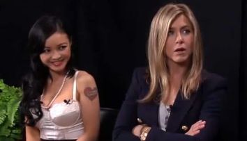 Rabdarea lui Jennifer Aniston, pusa la incercare de Tila Tequila si de un moderator pus pe sotii! VIDEO