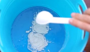 Trucul pe care copiii il vor indragi imediat. Ce se intampla daca amesteci detergent lichid pentru vase si praf de copt