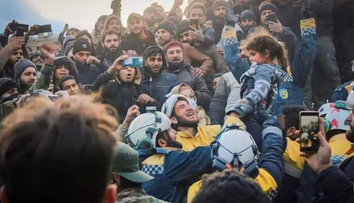 O familie întreagă, salvată de sub dărâmături după cutremurul care a zguduit din temelii Siria