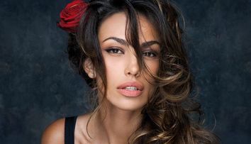 Madalina Ghenea a ajuns in Romania, pentru nunta fratelui ei. FOTO