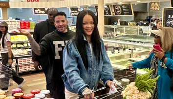 E miliardară, dar își face singură cumpărăturile! Cum au reacționat fanii când au văzut-o pe Rihanna în pantofi stiletto, printre rafturile supermarketului