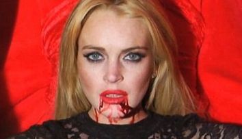 Lindsay Lohan e o vampirita sexy intr-un nou super pictorial! VIDEO