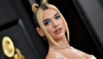 Dua Lipa, într-un costum de baie îndrăzneț, pe coperta unei reviste celebre