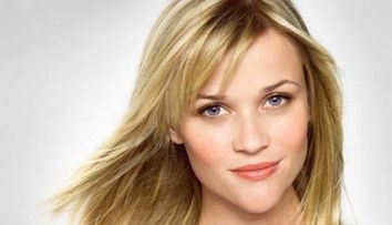 Reese Witherspoon, in costum de baie la 3 luni dupa ce a nascut. E greu de recunoscut: FOTO