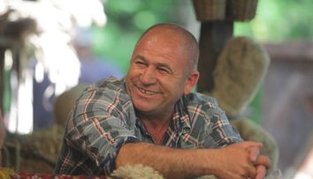 A vorbit de multe ori despre ea, dar a preferat sa o tina ascunsa de ochii lumii. Cum arata sotia lui Nea Rata
