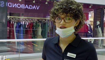 EXCLUSIV ONLINE - Jobul care nu s-a văzut la TV. Cine este angajata care a pus-o pe Andreea Cornea la treaba dis de dimineață