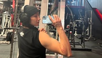 O culturistă de top, stropită cu acid de baterie chiar în sala de sport! Ce a putut să pățească o tânără de doar 22 de ani: „Sper să primească închisoare pe viață”