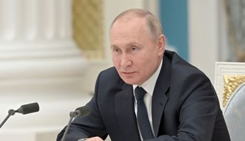 Vladimir Putin, acuzat că și-a înscenat ultima apariție TV
