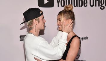 Justin Bieber, mai îndrăgostit ca niciodată. Paparazzii l-au surprins în ipostaze tandre cu soția sa