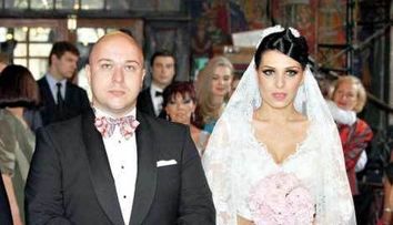 Sorana de la ASIA divorteaza! Doar doi ani au trecut de la nunta si totul s-a terminat. Sa fie de vina prietenia ei cu Dan Bordeianu?