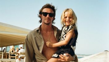 „Oamenii știu că nu mai am tată?” Cum a reacționat fiica lui Jake Hall când a aflat că actorul a murit la 35 de ani