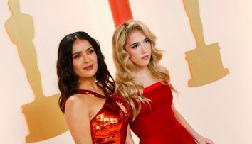 Salma Hayek, eclipsată de fiica ei pe covorul roșu la Premiile Oscar. Cât de frumoasa s-a făcut Valentina, la 15 ani