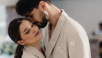 Theo Rose și Anghel Damian s-au căsătorit în mare secret. Cum arată verigheta aleasă de artistă: „Cea mai frumoasă nuntă la care am participat vreodată”