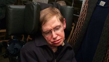 Neymar, gafa de proportii. S-a fotografiat in scaun cu rotile in incercarea de a ii aduce un omagiu lui Stephen Hawking