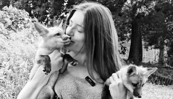 O celebră vedetă YouTube s-a sinucis! Motivul sfâșietor pentru care a recurs la acest gest: „Nu mai putea continua”. Fiica ei este distrusă de durere: „Are inima frântă”