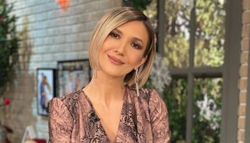 Adela Popescu și-a etalat burtica de gravidă în costum de baie, pe plaja din Maldive