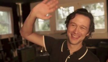 Actorul Joseph Gordon-Levitt, provocare pentru români: ”Caut poze mișto cu România”