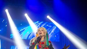 Loredana sustine spectacolul ADOR in 10 orase din Romania