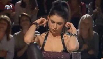 Marioara Zavoranu ii canta Oanei melodia lui Pepe - 