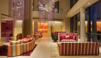 Cand arta devine brand in afaceri. Cum au influentat marii creatori de moda industria hoteliera GALERIE FOTO