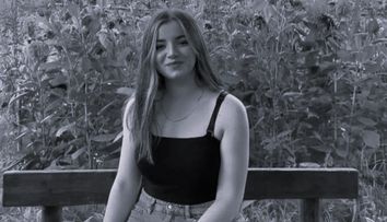 Mesajul pe care Ioana i l-a dat iubitului ei, șeful poliției din Broșteni, acuzat că o umilea și agresa, înainte de a se spânzura! Ce a putut să îi spună tânăra de 18 ani, cu doar câteva clipe înainte de tragedie: „Nu mai pot”