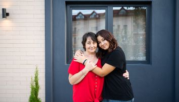 Visuri la cheie, 13 noiembrie. Antonia și Gica pășesc încrezătoare în noua locuință. Cum arată casa după renovare. Familia Răduță, la care echipa Visuri la cheie a fost în 2023, este alături de cele două: „Pentru câteva secunde, femeile astea și-au atins sufletul”