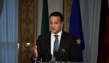 Gestul admirabil făcut de premierul Irlandei, fost medic. A decis să practice din nou medicina în lupta împotriva COVID-19