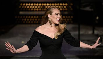 Adele are trei case pe aceeași stradă și e înconjurată de staruri de la Hollywood