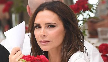 Victoria Beckham, imagini controversate. Cum și-a făcut reclamă la noua sa linie de tricouri