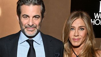 Nu a fost dragoste la prima vedere! Cum a cucerit-o hipnoterapeutul Jim Curtis pe Jennifer Aniston