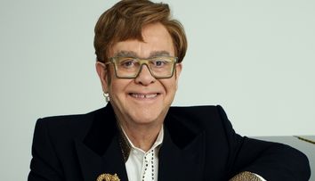 Dezvăluiri dureroase. Elton John e aproape orb: Nu-mi văd băieții, nu văd să citesc. E dureros!