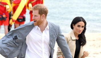Care este semnificaţia inelului misterios pe care îl poarta mai nou Prinţul Harry şi cât costă?