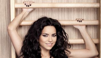 Inna, in bratele unuia dintre cei mai cunoscuti cantareti din lume. Cum a fost surprinsa vedeta