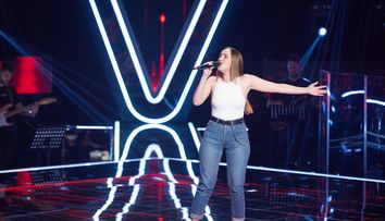 Cine e Gilberta Wilson, tânăra care a uimit antrenorii de la Vocea României și a întors toate scaunele: „Eu îți garantez că România deja te iubește după momentul ăsta!”