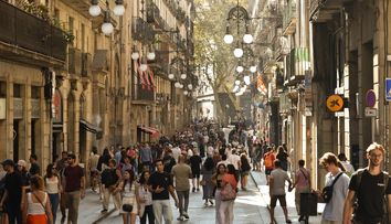 Un bărbat a fost împușcat mortal în centrul Barcelonei, chiar în fața unei secții de poliție. Primele informații