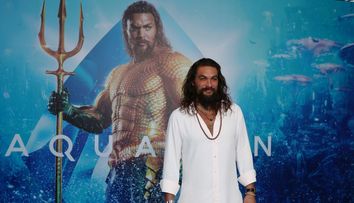 La 40 de ani, Jason Momoa e noul sex simbol de la Hollywood. Cât de diferit arăta la începutul carierei