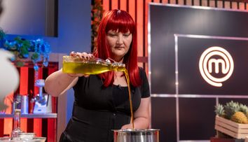 MasterChef 2025, 8 septembrie. Simona Mănac, inspectoarea de la ANAF, i-a făcut pe Chefi să rămână fără cuvinte. A slăbit 25 de kilograme cu un singur truc, iar Sorin Bontea a fost foarte intrigat. Despre ce este vorba