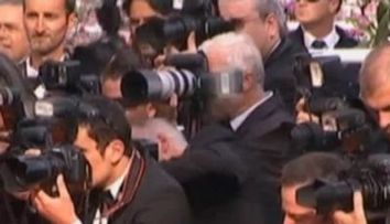 Cine este <span style=