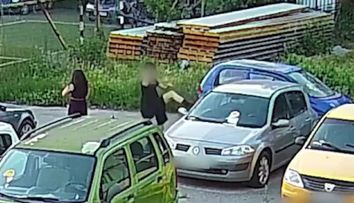 Doi adolescenți, surprinși în timp ce vandalizează mașini în Sectorul 4 din București. Ce pedepse au primit