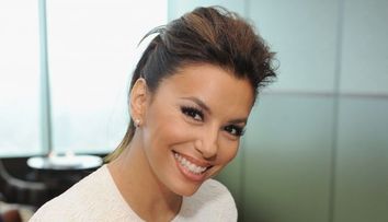 Cat ai plati sa mananci cu Eva Longoria? Un pranz in compania actritei, scos la licitatie