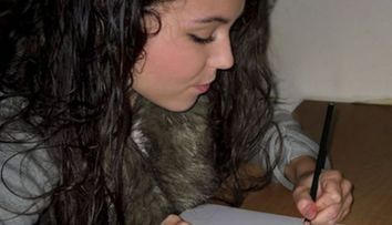 Poate n-o sa crezi, dar sunt simple desene in creion. Talentul uimitor al unei fete de 19 ani