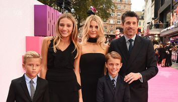 Cândva erau copia fidelă a lui Patrick Dempsey! Gemenii starului din „Anatomia lui Grey” au împlinit 18 ani și au absolvit liceul. Imaginile cu Sullivan și Darby sunt virale