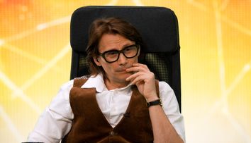 Un nou sezon Întrebarea Mesei Rotunde începe sâmbătă, ACASĂ! Marius Manole: „O nouă serie de oameni excepționali pe care de-abia aștept să îi întâlnesc”