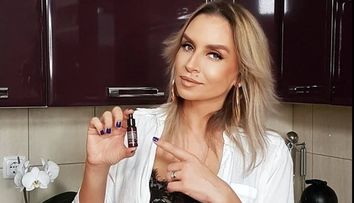 VIDEO Adina Halas ne învață cum să ne întreținem genele și sprâncenele 