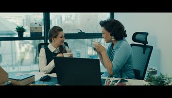 Patru din zece oameni suferă zilnic de stres din cauza job-ului.  Filmul „Cine nu e gata” pune burnout-ul pe marele ecran, din 16 iulie